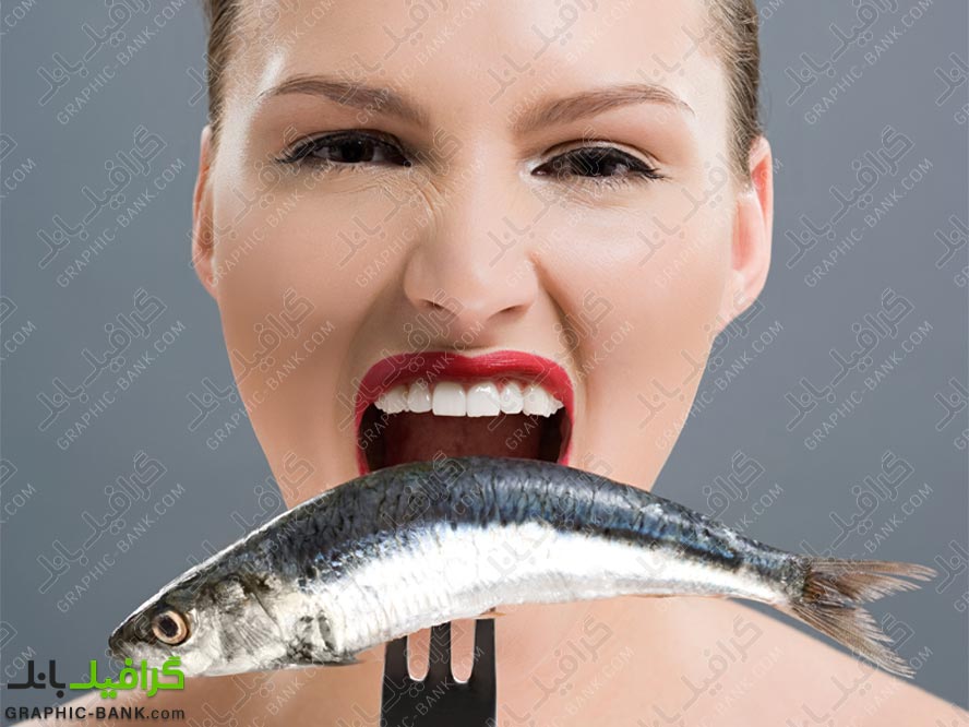 تصویر خوردن ماهی