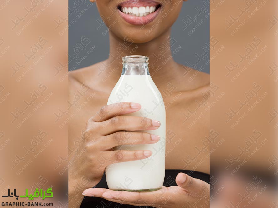 بطری شیر دست زن